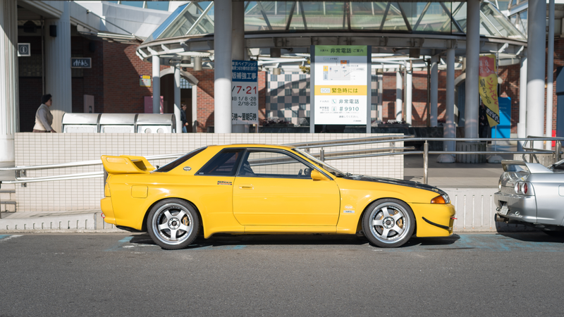 Nissan Skyline GT-R R32 by the toilets